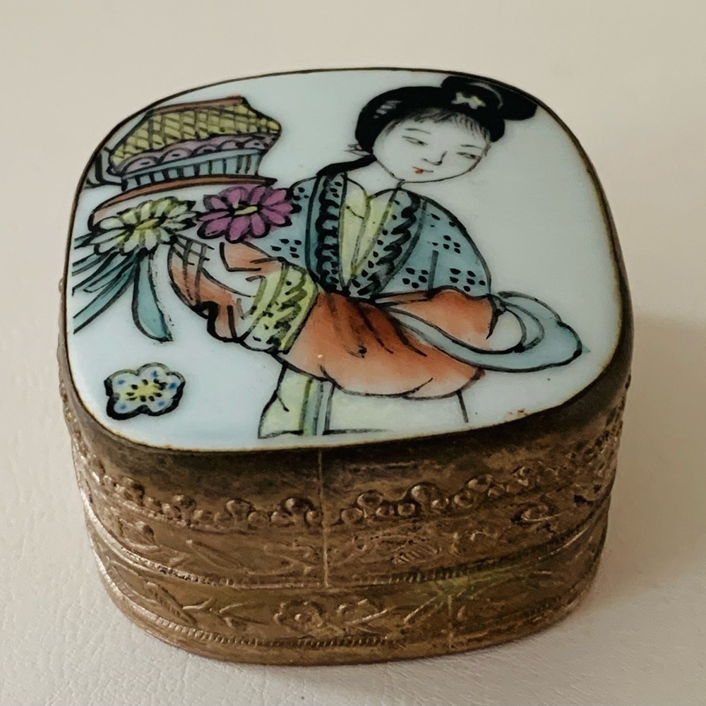 Vintage Asian porcelain shard lid metal silver trinket box - Picture 7 of 9